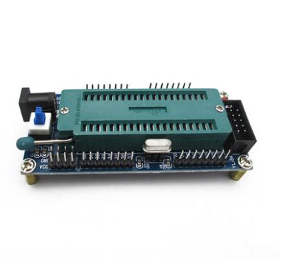 Sistema di studio minimo di singolo Chip AVR